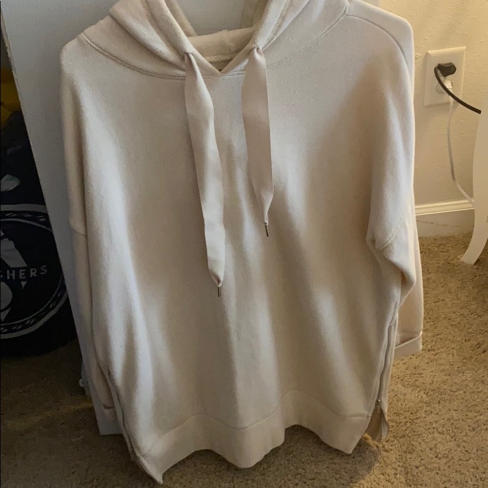 Arie Sweatshirt